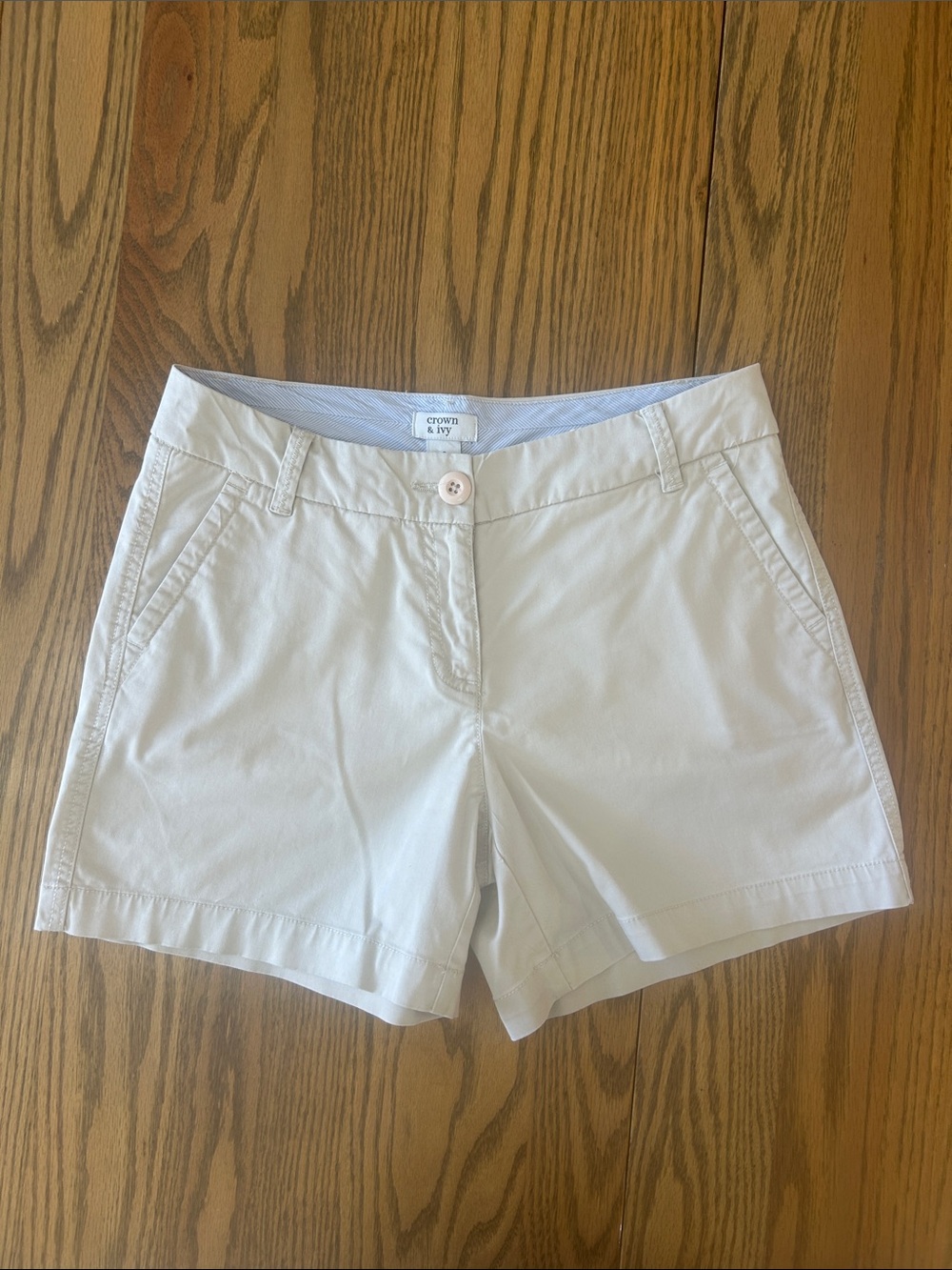 crown & ivy Caroline khaki Chino Shorts, size 2